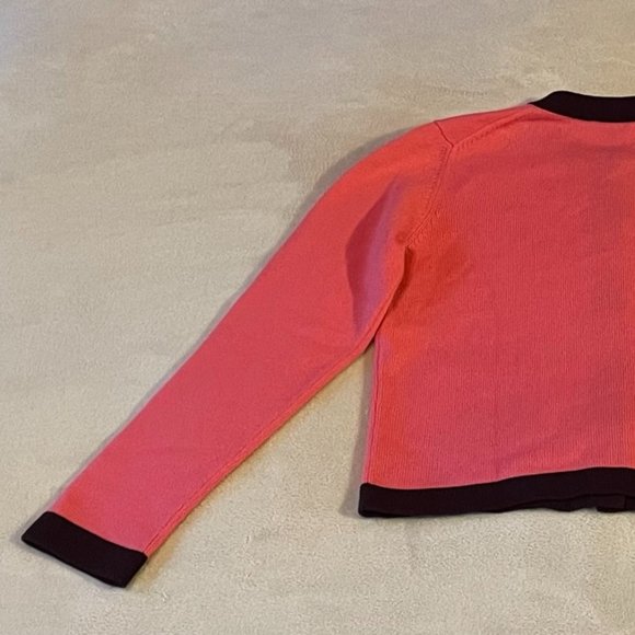 ❌SOLD❌ CHANEL 100% Cashmere Two-Tone CC Button Cardigan (fits S/M) - Picture 5 of 15